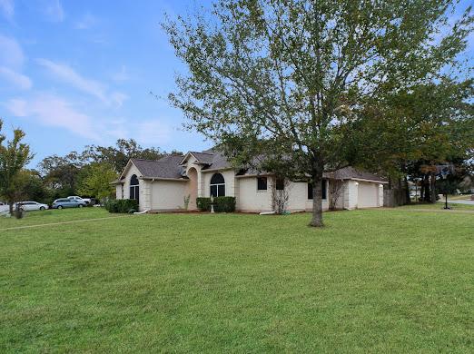 ranch-style home featuring a front yard