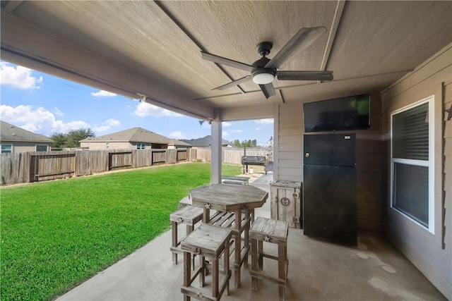 view of patio featuring ceiling fan