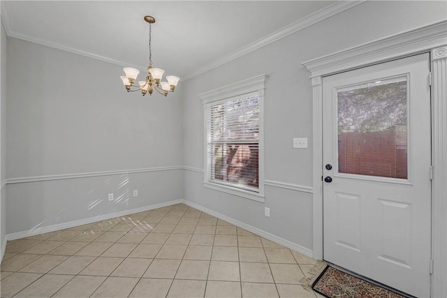 foyer entrance with light tile patterned floors, a notable chandelier, baseboards, and ornamental molding