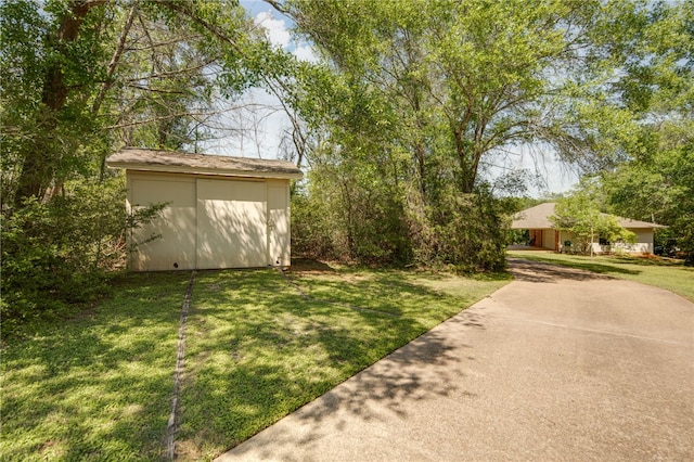 view of yard with a storage shed and an outdoor structure