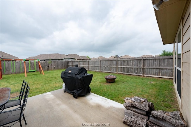 view of yard with a patio