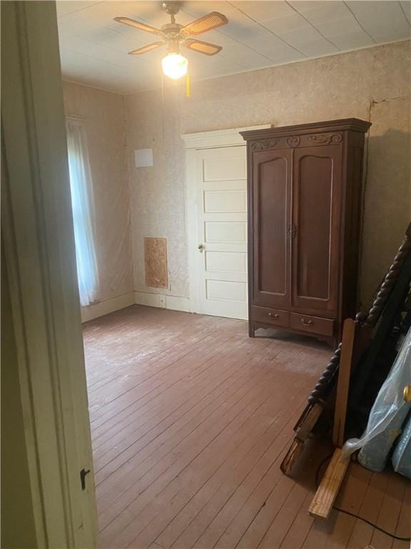 5225 Colorado St, Richards, TX 77873 - unfurnished room featuring light wood-style flooring and ceiling fan