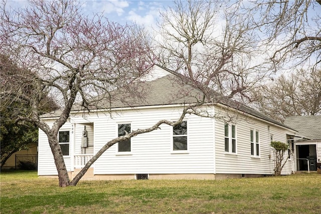 400 N Brazos St, Burton, TX 77835 - rear view of property with a yard
