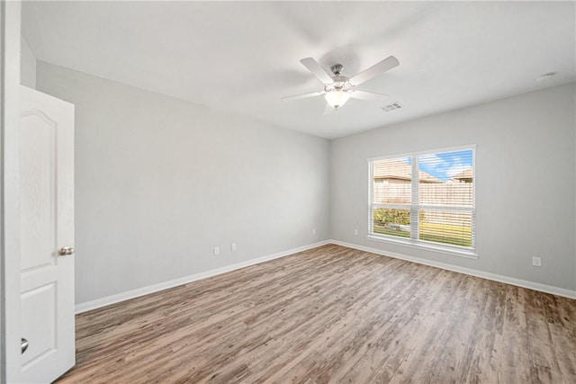 unfurnished room with wood-type flooring and ceiling fan