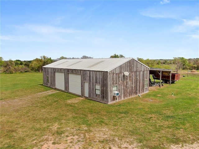 view of pole building featuring a yard