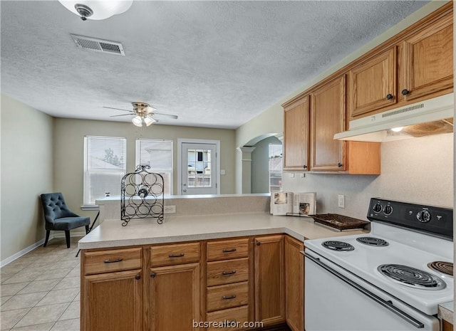 kitchen featuring electric stove, ceiling fan, kitchen peninsula, and light tile patterned flooring