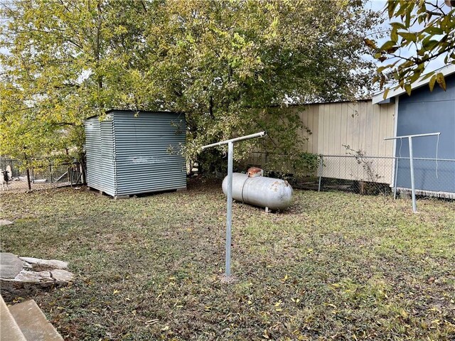 808 W Boundary St, Giddings, TX 78942 - view of yard