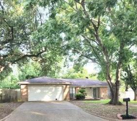 1706 Shawnee St, Navasota, TX 77868 - ranch-style home featuring driveway and a garage