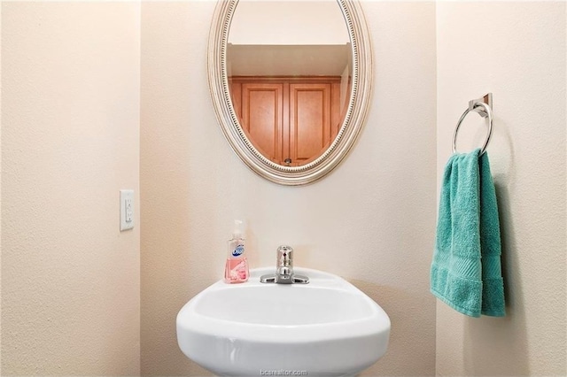 bathroom featuring sink