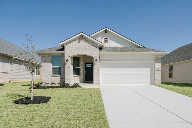 view of front of house featuring a garage and a front yard