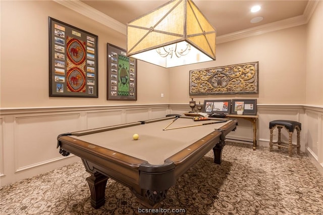 playroom featuring crown molding and billiards