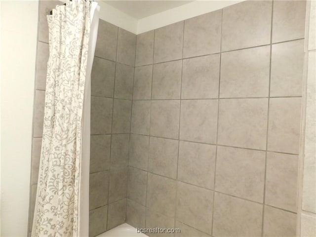 1117 Sycamore St, Navasota, TX 77868 - full bathroom featuring tiled shower