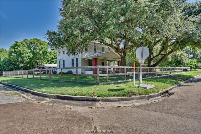 803 Holland St, Navasota, TX 77868 - view of front of property featuring a front yard