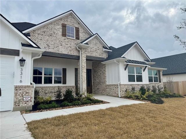 craftsman-style house featuring a garage and a front yard