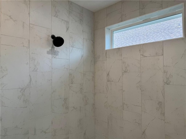 bathroom featuring tiled shower