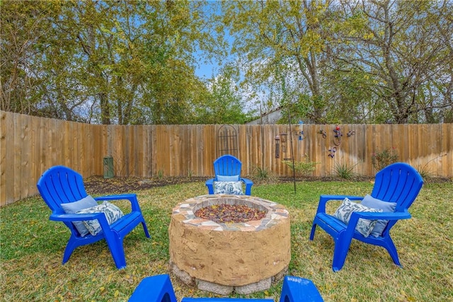 view of yard featuring a fire pit