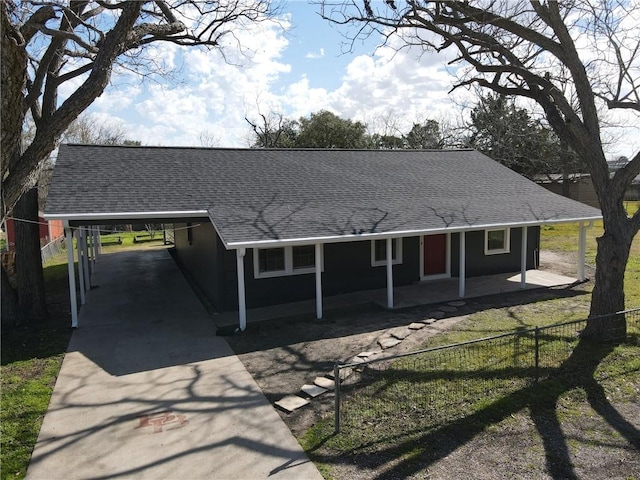 407 N Amthor St, Bellville, TX 77418 - ranch-style home featuring covered porch
