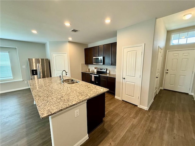 4704 Los Pines Way, Bryan, TX 77807 - kitchen featuring stainless steel appliances, a sink, dark wood-type flooring, a kitchen island with sink, and recessed lighting