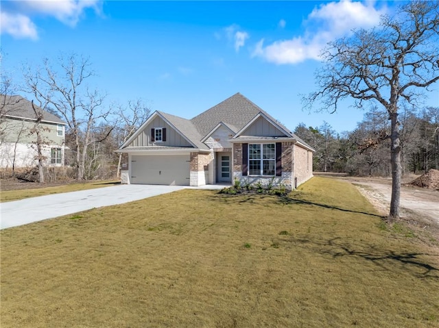 craftsman-style home featuring a front lawn