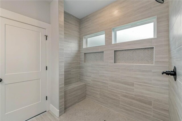 bathroom featuring tiled shower