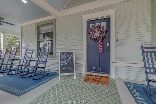 property entrance with ceiling fan and covered porch