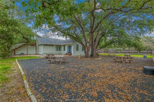 view of yard featuring a patio area