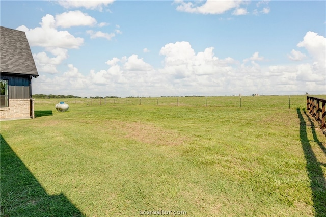 view of yard featuring a rural view