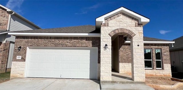 view of front of property featuring a garage