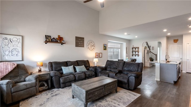 living room with recessed lighting, arched walkways, dark wood-type flooring, and ceiling fan