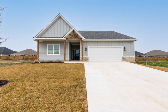 view of front of home featuring a front yard and a garage