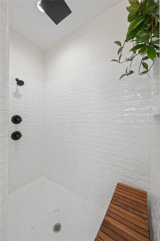 bathroom featuring tiled shower