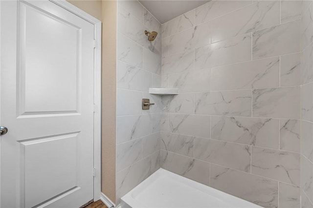 bathroom featuring tiled shower