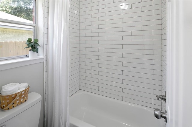 full bathroom featuring toilet and shower / bath combo