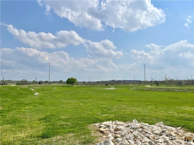 view of yard featuring a rural view