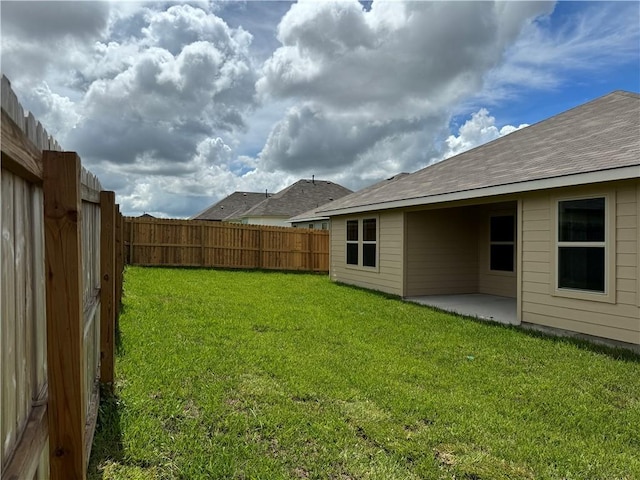 view of yard featuring a patio