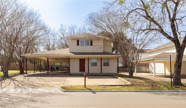 view of front facade featuring a carport