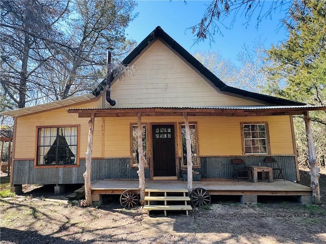 view of front facade featuring covered porch