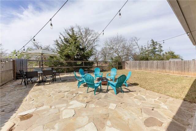 view of patio featuring ceiling fan