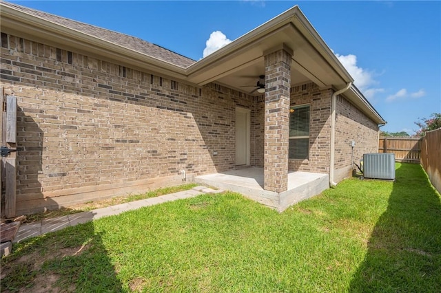 3609 Haverford Rd, College Station, TX 77845 - entrance to property featuring brick siding, a ceiling fan, and a patio