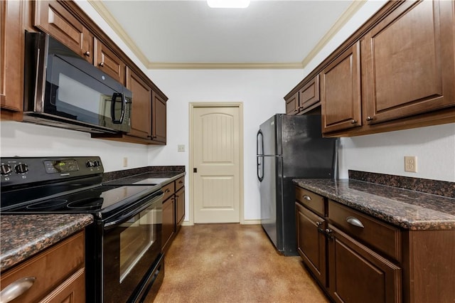 kitchen with crown molding, baseboards, black appliances, and dark stone countertops