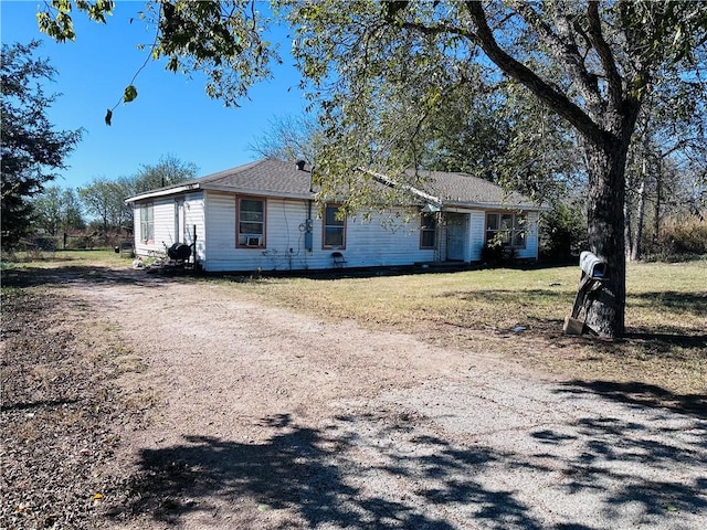 view of front of house featuring a front yard