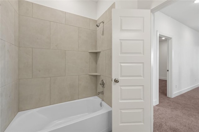 bathroom with tiled shower / bath combo