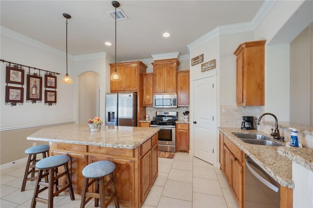 kitchen with visible vents, ornamental molding, a sink, stainless steel appliances, and light tile patterned flooring