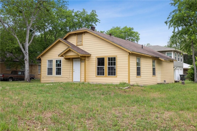 104 N Randolph Ave, Bryan, TX 77803 - bungalow-style house with a front yard
