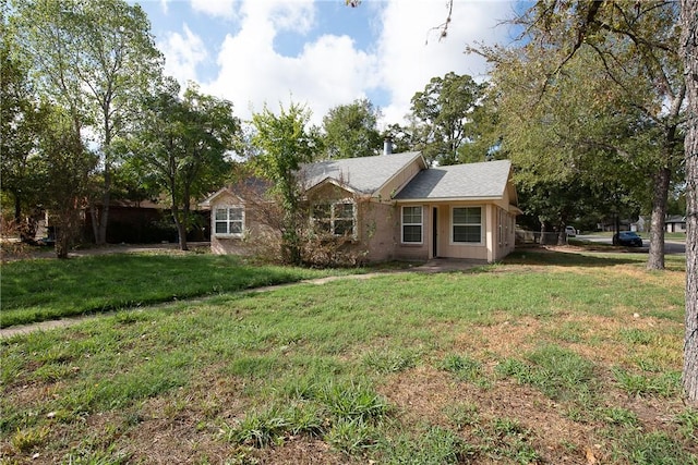 view of front facade with a front lawn