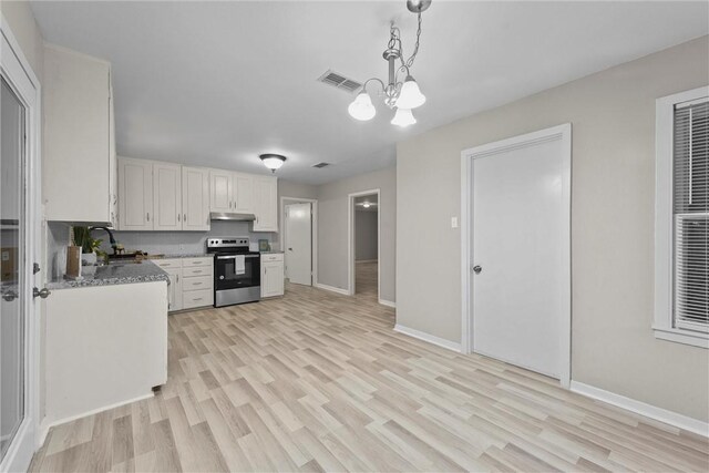 907 Barnhill St, Brenham, TX 77833 - kitchen featuring electric range, light wood finished floors, a chandelier, and white cabinets