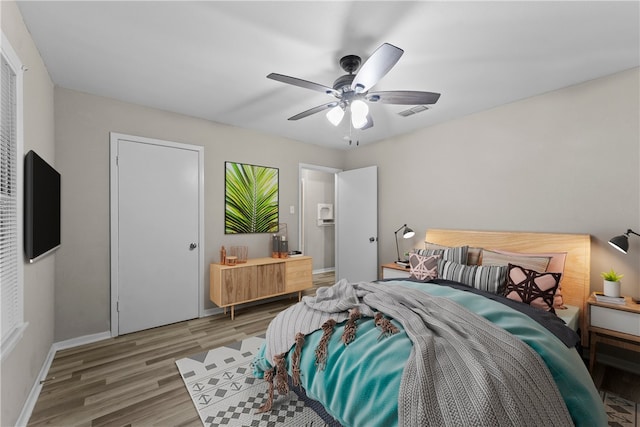 907 Barnhill St, Brenham, TX 77833 - bedroom featuring light wood-style floors and ceiling fan