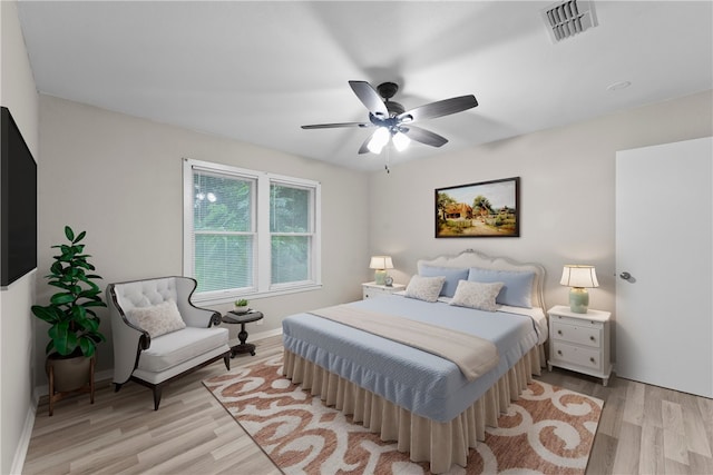 907 Barnhill St, Brenham, TX 77833 - bedroom featuring light wood-style flooring and a ceiling fan