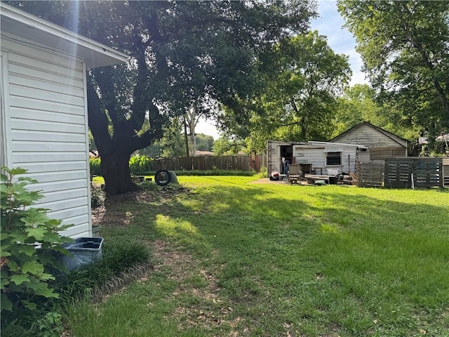 610 Calvert St, Hearne, TX 77859 - view of yard