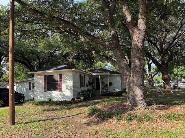 610 Calvert St, Hearne, TX 77859 - view of single story home